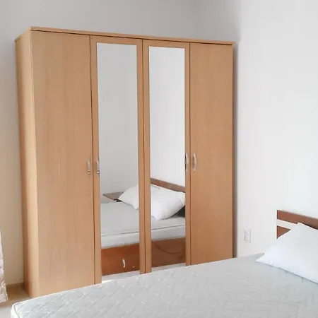 1 Bedroom Near The Center Apartment *